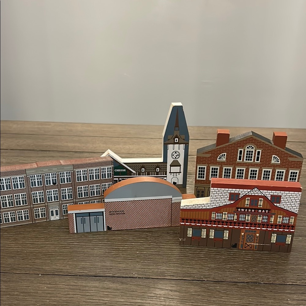 The Cat’s Meow collectible village houses vintage Ohio 1992-2000 5 pieces (d)